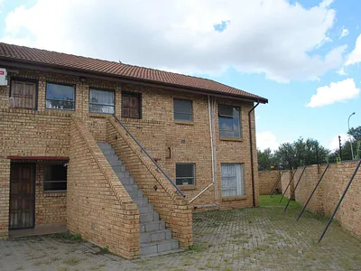 2 Bedroom Townhouse For Sale in Meyerton - tl5B.webp
