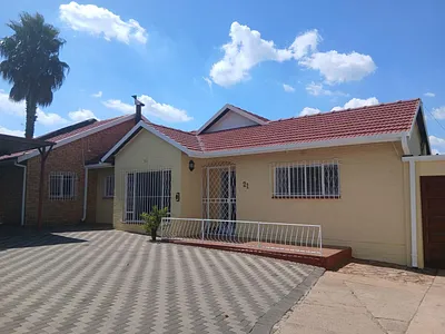 4 Bedroom House For Sale in Germiston - img