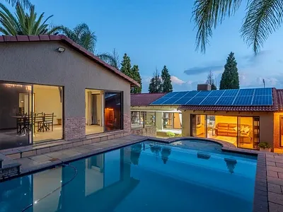 4 Bedroom House For Sale in Johannesburg - yp90.webp