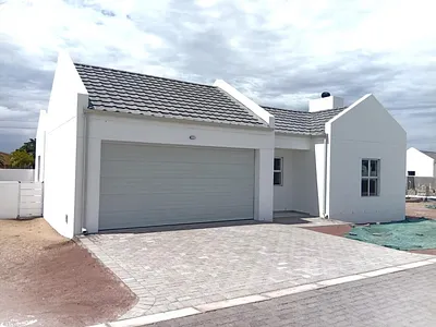 3 Bedroom House For Sale in Velddrif - 5Kcr.webp