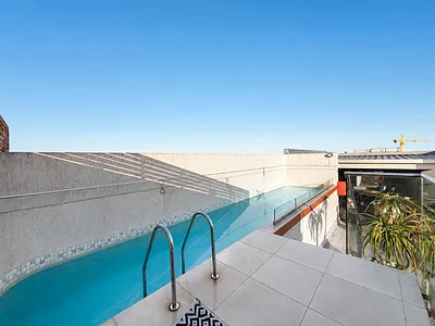 1 Bedroom Apartment For Sale in Cape Town - DkQK.webp
