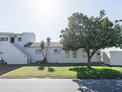3 Bedroom House To Rent in Goodwood - bLWf.webp