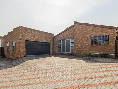 3 Bedroom House To Rent in Blouberg - cATs.webp