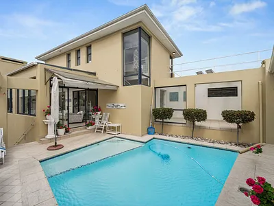 4 Bedroom House For Sale in Milnerton - urTn.webp