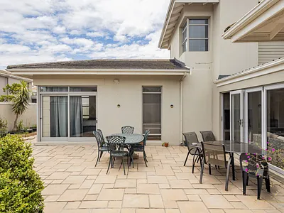 4 Bedroom House For Sale in Milnerton - 7yDO.webp