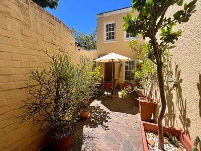 1 Bedroom Townhouse For Sale in Cape Town - UDh9.webp