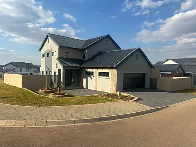 4 Bedroom House For Sale in Centurion - dU2N.webp