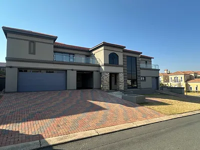 6 Bedroom House For Sale in Centurion - img