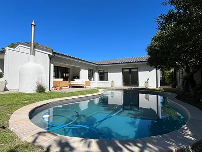 5 Bedroom House For Sale in Fish Hoek - DJh4.webp