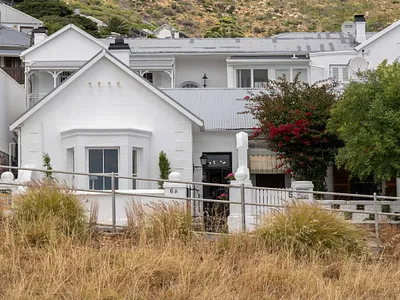 2 Bedroom House For Sale in Simons Town - K7S1.webp