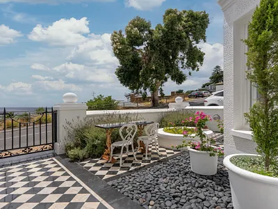 2 Bedroom House For Sale in Simons Town - Y62K.webp