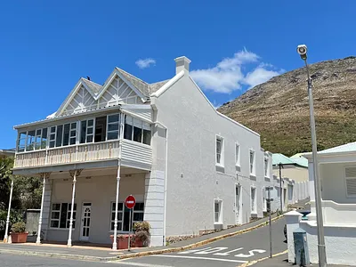 3 Bedroom House For Sale in Simons Town - RFgo.webp
