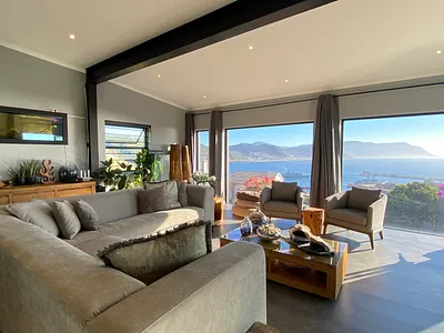 3 Bedroom House For Sale in Simons Town - QWAr.webp