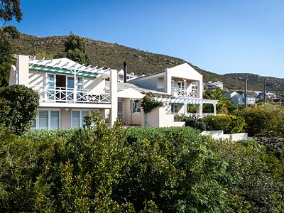 4 Bedroom House For Sale in Simons Town - 86cF.webp