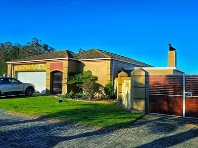 3 Bedroom Townhouse For Sale in Port Elizabeth - K8Ni.webp