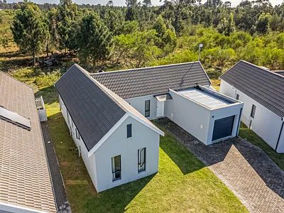 2 Bedroom House For Sale in Port Elizabeth - img