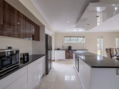 4 Bedroom House For Sale in Port Elizabeth - img