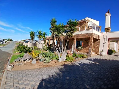 5 Bedroom House For Sale in Stilbaai West, Stilbaai - XB8H.webp