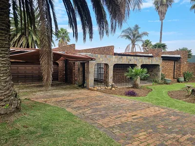 3 Bedroom House For Sale in Boksburg - 8VXn.webp