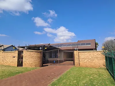 3 Bedroom House For Sale in Brakpan - UCc0.webp