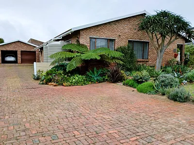 3 Bedroom House For Sale in Stilbaai West, Stilbaai - ESQ9.webp