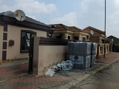 3 Bedroom House For Sale in Germiston - CnUw.webp