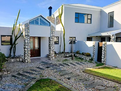 4 Bedroom House For Sale in Stilbaai West, Stilbaai - gw1s.webp