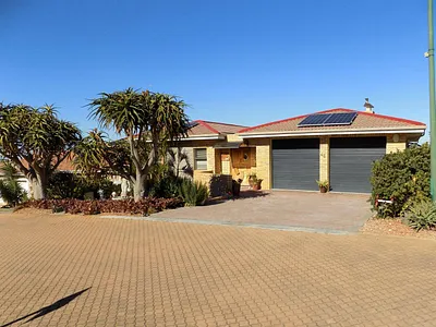 4 Bedroom House For Sale in Hartenbos - img