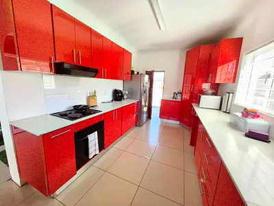 4 Bedroom House For Sale in Goodwood - mN27.webp