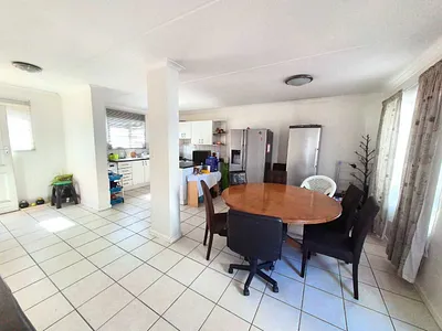 3 Bedroom Townhouse For Sale in Goodwood - mz0K.webp