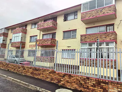 3 Bedroom Apartment For Sale in Parow - img
