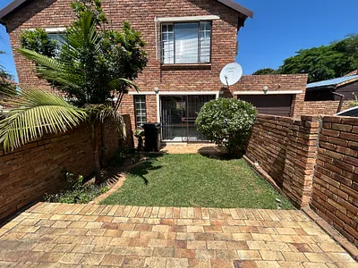 2 Bedroom Townhouse To Rent in Roodepoort - img
