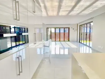 5 Bedroom Townhouse For Sale in Umhlanga - 7Cyx.webp