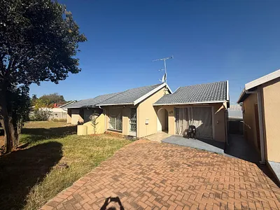 3 Bedroom House To Rent in Roodepoort - img