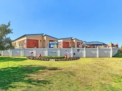114 Bedroom Apartment For Sale in Johannesburg - 2Eq0.webp