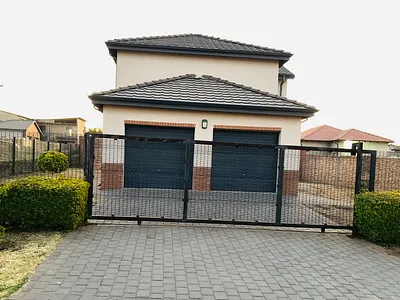 4 Bedroom House To Rent in Clayville, Midrand - Q9Ki.webp