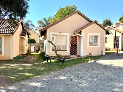 2 Bedroom Townhouse To Rent in Johannesburg - img