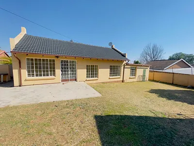 2 Bedroom House To Rent in Centurion - YRl2.webp