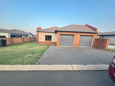 3 Bedroom House To Rent in Clayville, Midrand - RZmT.webp