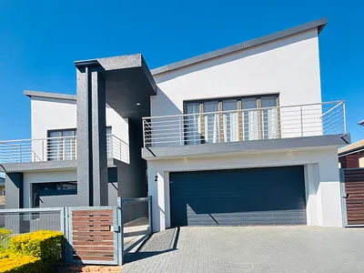 4 Bedroom House For Sale in Clayville, Midrand - U2OQ.webp