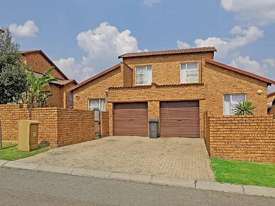 3 Bedroom Apartment For Sale in Roodepoort - img