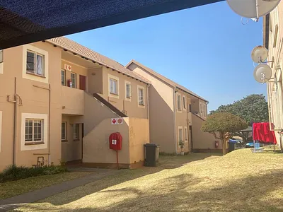 3 Bedroom Apartment To Rent in Johannesburg - ENEm.webp