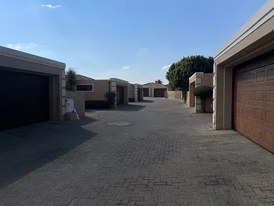 3 Bedroom Townhouse To Rent in Centurion - img