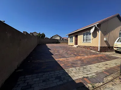 2 Bedroom House For Sale in Roodepoort - 0PDF.webp