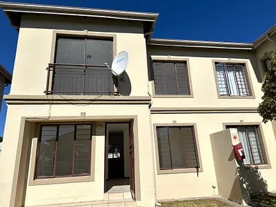 3 Bedroom Townhouse For Sale in Johannesburg - Yp0L.webp