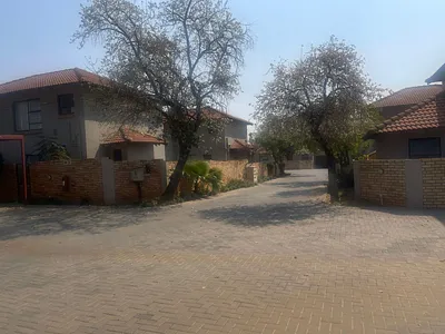 3 Bedroom Townhouse To Rent in Centurion - img