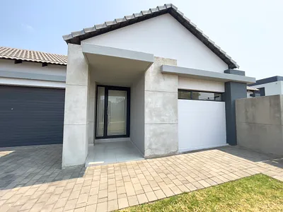 4 Bedroom House For Sale in Centurion - 8DHs.webp