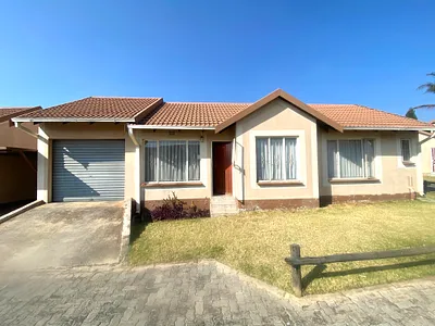 3 Bedroom Townhouse For Sale in Johannesburg - Jibn.webp