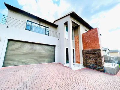 4 Bedroom House For Sale in Centurion - t3uG.webp
