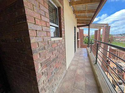 1 Bedroom Apartment To Rent in Roodepoort - img